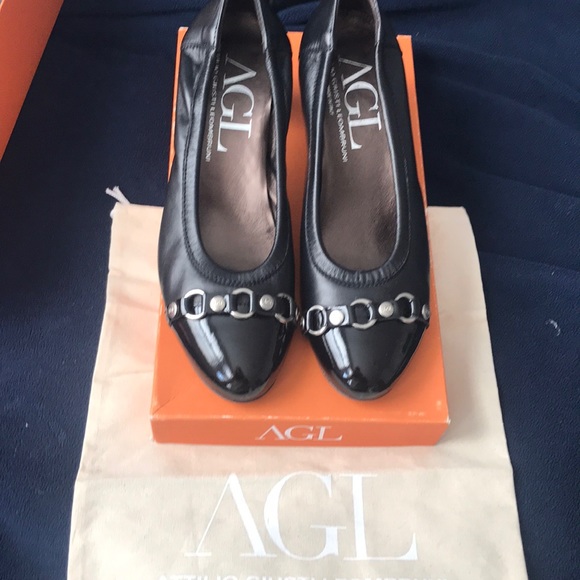 AGL pumps - black with silver buckle toe detail - Picture 1 of 8